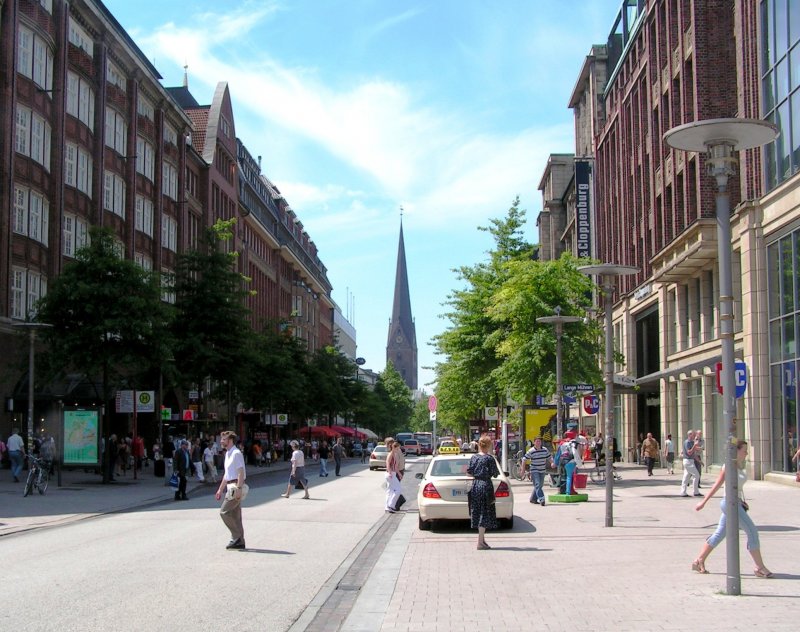 HAMBURG, 18.06.2005, Blick von der Mnckebergstrae auf die Petrikirche