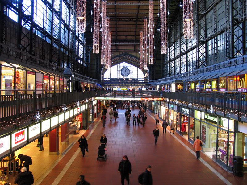 Hamburg Hauptbahnhof, weihnachtlich geschmckte Wandelhalle; Blick in Richtung Hachmannplatz; 04.12.2007
