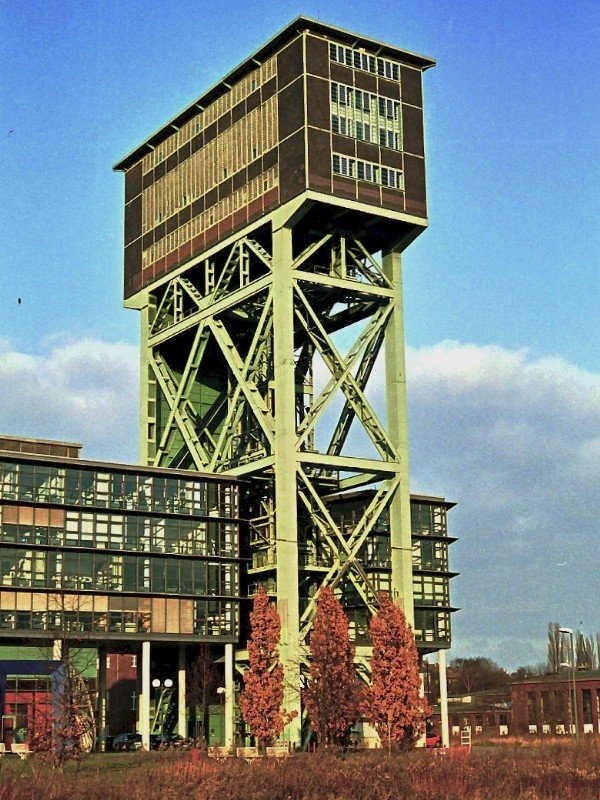 Hammerkopf-Frderturm der ehem. Zeche  Minister Stein  (2. Januar 2008). -Negativ-Scan-