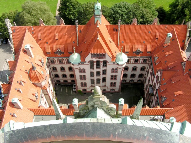 HANNOVER, 27.08.2005, Blick vom Rathausturm auf einen Teil des Rathauses