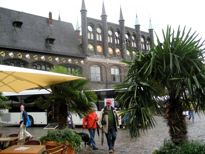 Hansestadt Lbeck.
Die gute Stube der Stadt, der Marktplatz, im Hintergrund 
das historische Rathaus.