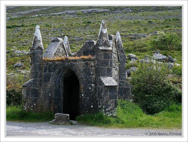 Heilige Quelle - Tobercornan,  The Pinnacle Well  bei Ballyvaughan, Irland County Clare.