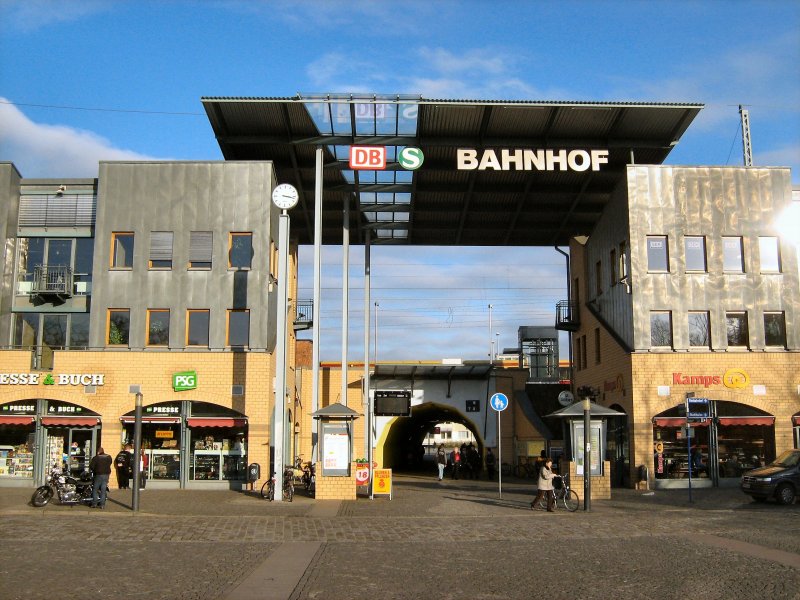 Henningsdorf bei Berlin, Bahnhof im Febr. 2008