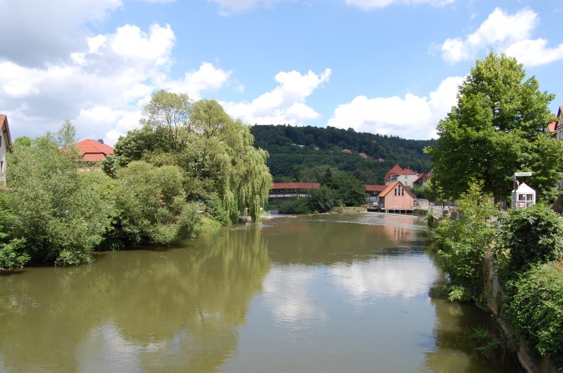 Hier ein Blick auf die Fulda und eine der vielen Werder. So heien die kleinen Inseln zwischen den sich teilenden Flssen