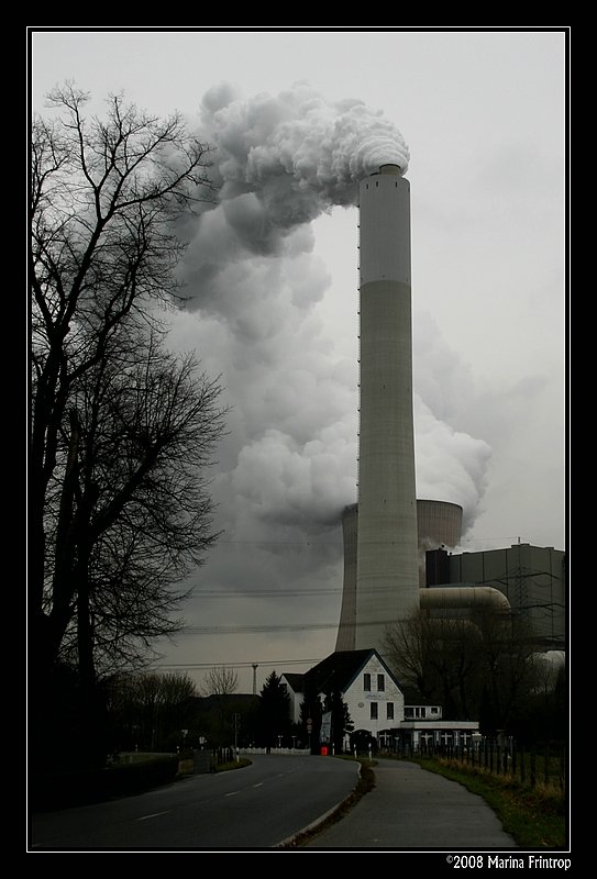 HKW Voerde - Kamin und Khlturm vom Steinkohle-Heizkraftwerk der Steag.