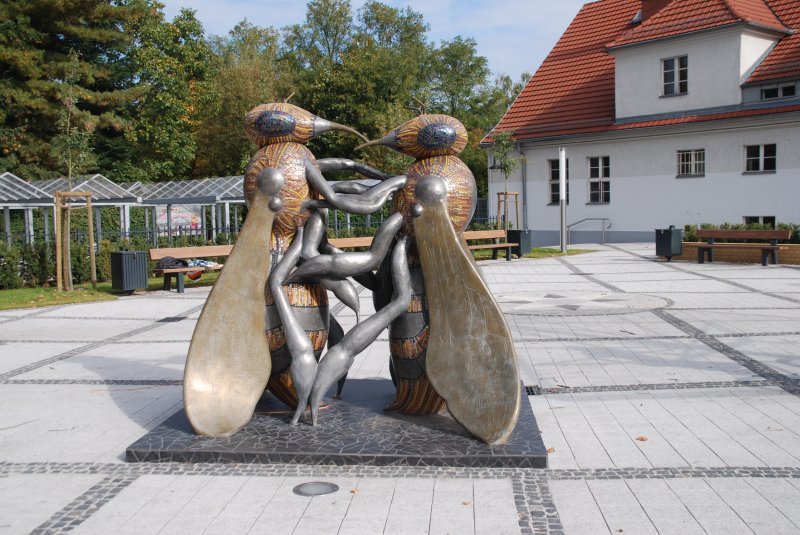 HOHEN NEUENDORF (Landkreis Oberhavel), 10.10.2009, am Bahnhofsvorplatz