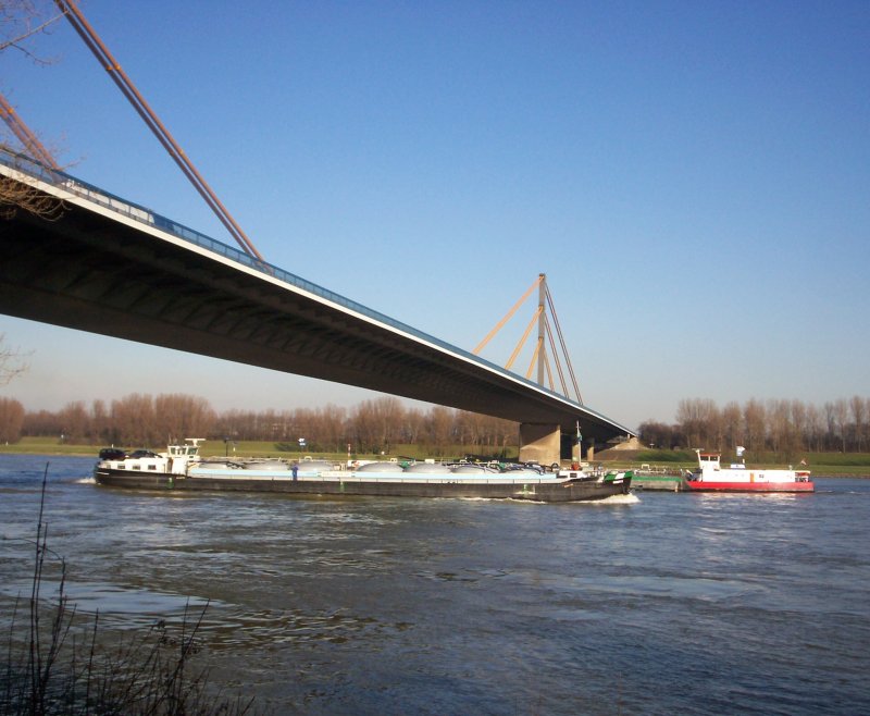 Homberger Rheinbrücke (Duisburg) - A40 Richtung Dortmund