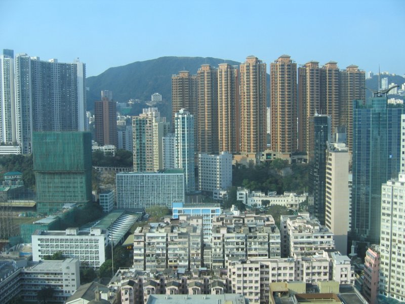 Hong Kong : Blick vom Fenster des Hotel Rosedale in der Shelter Street nach Sdwesten. Die Huser stehen in Reih' und Glied wie die Terrakotta Armee. Die Geoposition zeigt die braunen Gebude.