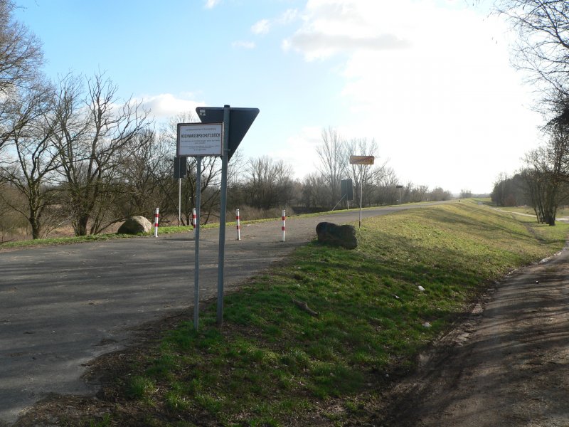 Idyllisch ist der Oder-Neie-Radweg. Hier beginnt der etwa 30 km lange Teilabschnitt Kstrin-Frankfurt(Oder). 2.2.2007