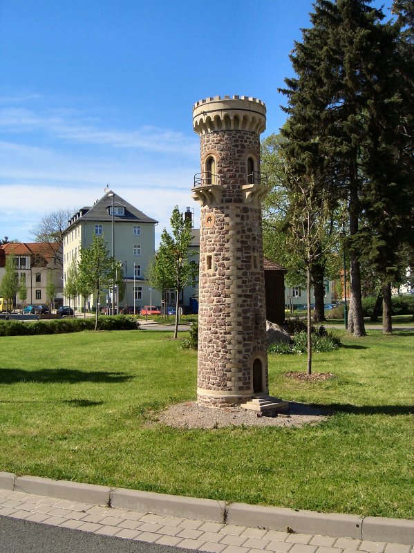 ILMENAU, Modell des Kickelhahnturms am Bahnhof, 2005