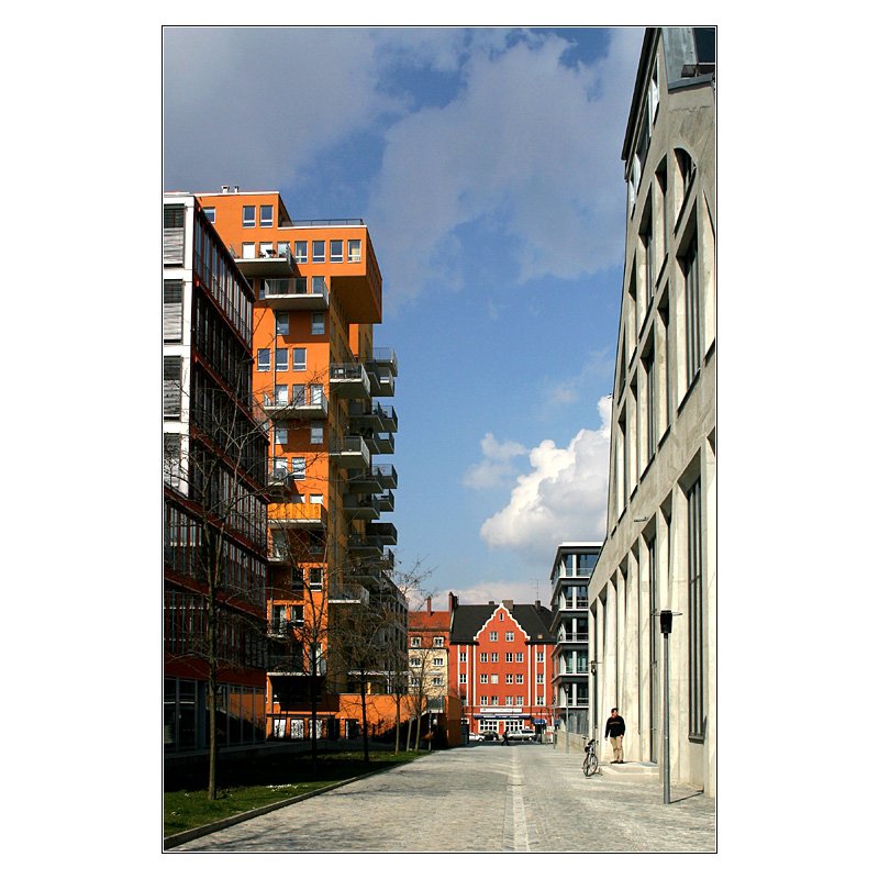 Im Bereich des frheren Messgelndes auf der Schwanthalerhhe: das Gebude rechts beherbergt heute das Verkehrszentrum des Deutschen Museums. 3.4.2007 (Matthias)