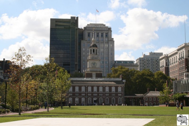 Im Herzen Philadelphias liegt der Independence National Historic Park an dessen einen Ende die Independence Hall steht. Die Aufnahme entstand am 20. September 2008.