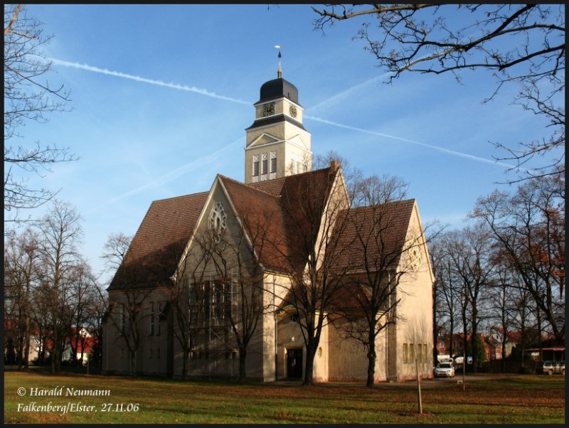 Im Jugenstil prsentiert sich die evang. Kirche der Stadt Falkenberg als einziges Gebude der Stadt, 27.11.06.