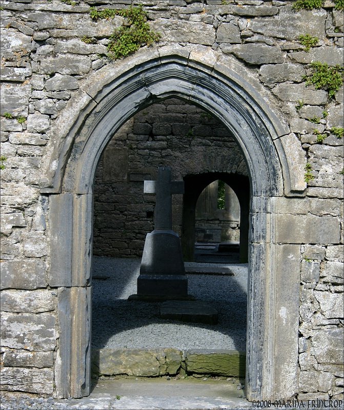 Impressionen - Corcomroe Abbey in Irland Co. Clare.