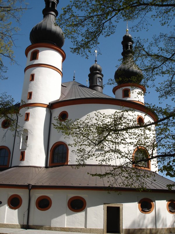in neuem Glanz-die Dreifaltigkeitskirche  Kappl  bei Waldsassen/Bayern  Mai 2007