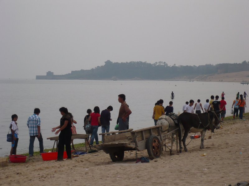 In Shanhaiguan am Gelben Meer verkaufen die Fischer ihren Fang. 09/2007