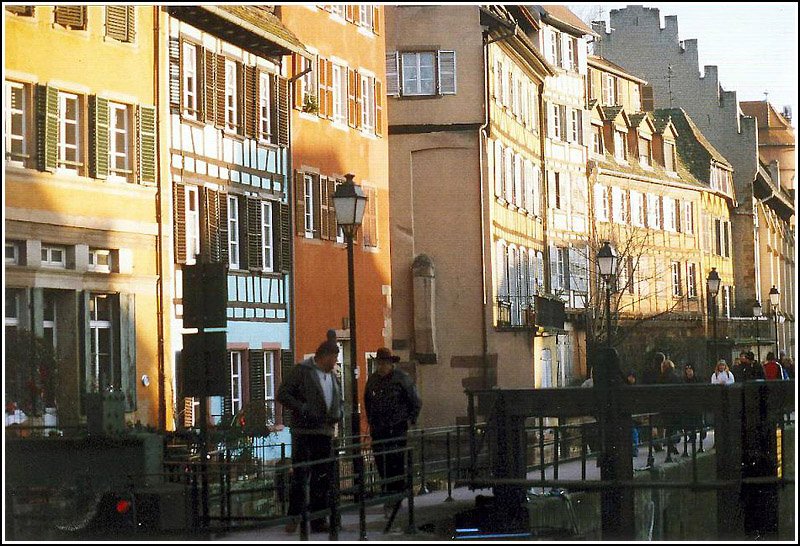 In Straburg. Am Canal de Navigation imr sdwestlichen Teil der Altstadt. Scan vom Dia, 12.2002 (Matthias)