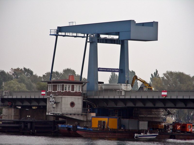 irgendwas fehlt doch da.....

Brckenbauarbeiten an der Ziegelgrabenbrcke am 17.10.07, die Eisenbahnbrcke wurde vllig demontiert und neu gemacht