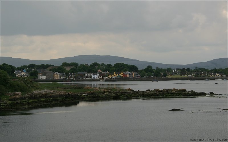 Irland Co. Galway im Mai 2008 - Blick ber die Galway Bay auf Kinvarra.