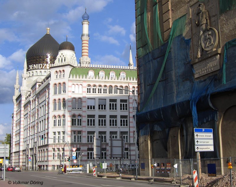 Jenidse und ehemaliges Khlhaus mit dem Relief   1951 IM ERSTEN JAHR DES FNFJAHRPLANS ERBAUT  Ein Arbeiter hlt in der rechten Hand einen Hammer und in der linken Hand das EMBLEM Fnfhjahrplan. Das Relief wurde beim Abriss des Khlhauses zerstrt - Aufnahme vom 26.10.2005
