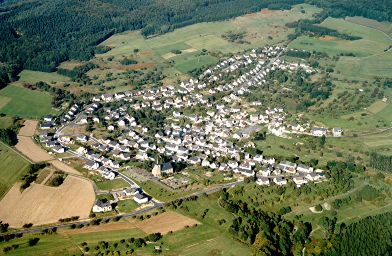 Kadenbach (Nhe Bad Ems), Luftaufnahme vom 25.09.1986.