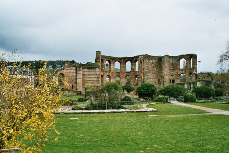 Kaiserthermen in Trier berreste einer alten Bderanlage der Rmer mit fr damaliger Zeit schon erstaunlich weit entwickelter Technik wie zB. Fussbodenheizung
war fr mich sehr beeindruckend