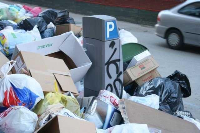 Kampanien und sein Mllproblem.
Wenigstens muss jetzt Niemand mehr Parkgebhren zahlen...