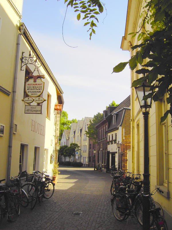 Kempen Altstadt: Blick in die Oelstrae. 05.05.2007