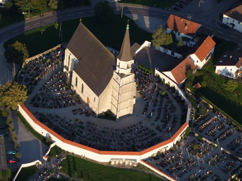 Kirche zu St.Laurenz in Altheim/OÖ; 080818