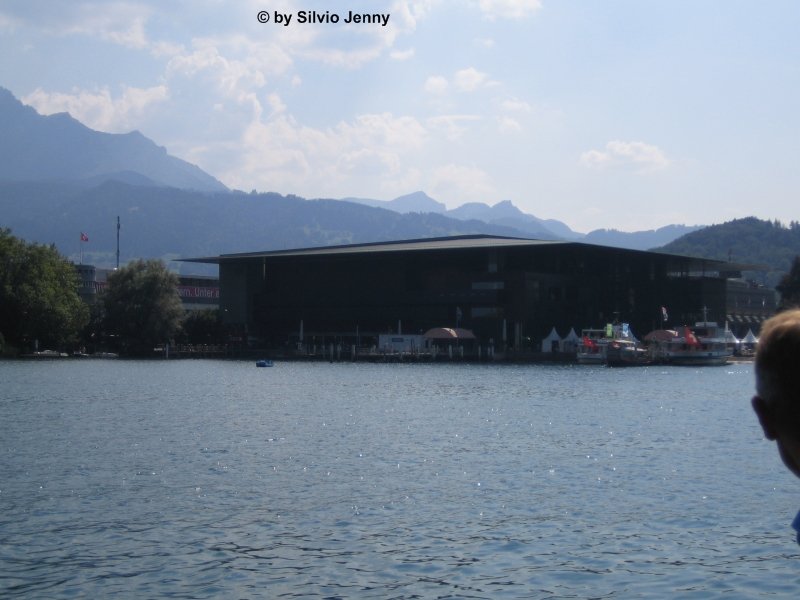 KKL - Kunst und Kongresshaus Luzern, neben der Luzerner Schifflnde am Bahnhofquai.