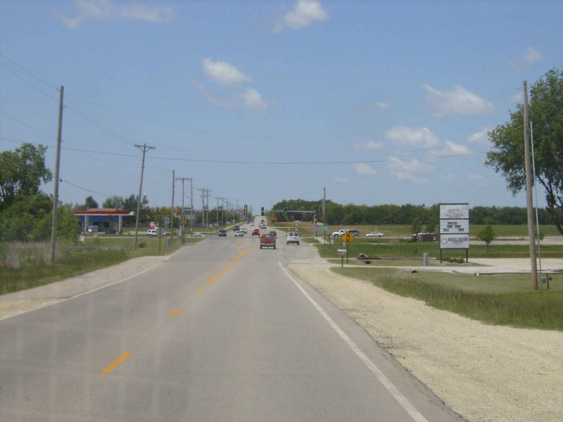 Kreuzung der 21st Street und Andover Road direkt am Ortsrand von Andover, Kansas. Dies ist eine typische Kreuzung im Mid-West der USA.