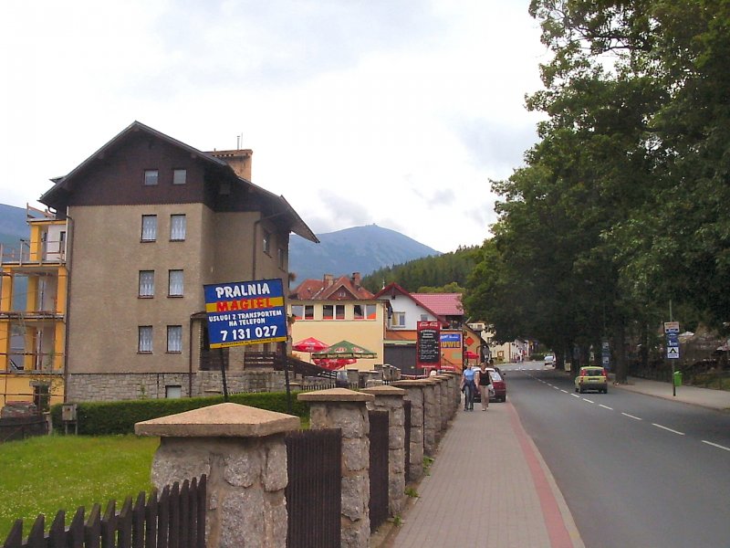 Krummhbel, ganz hinten die Schneekoppe - Sommer 2004 im Polnischen Riesengebirge

Polen/Niederschlesien/Karpacz