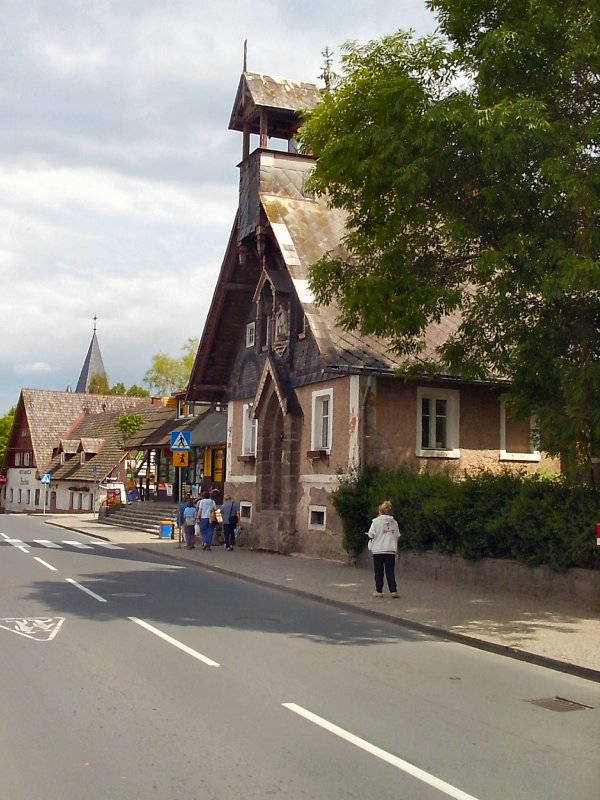 Krummhbel, Ortsansicht. Die Strasse aufwrts fhrt weiter zur Kirche Wang, Aufnahme Sommer 2004

Polen/Niederschlesien/Karpacz