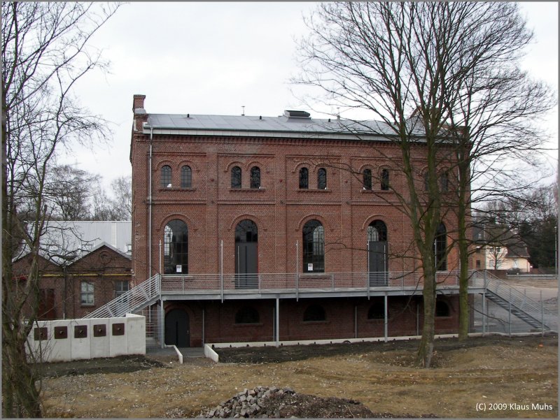 Knstlerzeche 2/3 in Wanne-Eickel.
Das ehemalige Frdermaschinenhaus von Schacht3 der ehemaligen Zeche Unser-Fritz in Wanne-Eickel. Das krzlich renovierte Gebude soll fr Veranstaltungen genutzt werden. 01.03.2009
Infos: http://www.kuenstlerzeche.de/index.html