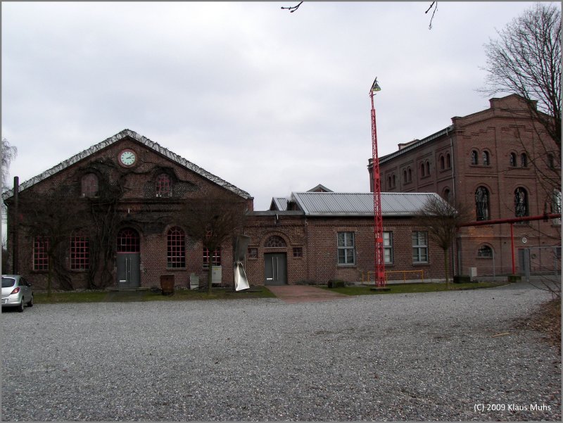 Knstlerzeche  Unser-Fritz 2/3  in Wanne-Eickel. Ab 1964 wurde die Betriebsabteilung mit den Schchten 2/3 der ehemaligen Zeche Unser-Fritz nach und nach zu einem Ort  einer Bewegung, die den Mut zu der Vision hatte, man knnte die baulichen Zeugnisse der Montanzeit als eine Industriekultur begreifen und besetzen, in der eine neue Kulturindustrie aufblht . 01.03.2009 Infos: http://www.kuenstlerzeche.de/index.html 
