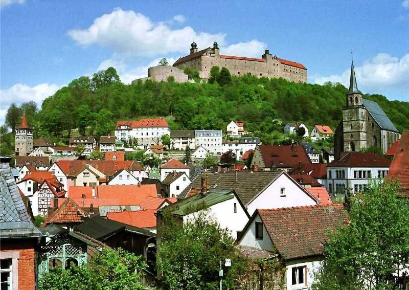 Kulmbach mit der Plassenburg (Mai 2003) 