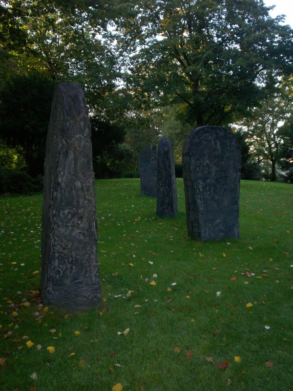 Kunst im Kantpark in Duisburg! .    . Der Kantpark eine ca. 100 ha groe Erholungsflche mit Spielplatz und ber 40 Auenskulpturen, die dem Brger, ein wenig von moderner Kunst vermitteln, whrend man sich im Park erholt. Im Kantpark befindet sich  das Wilhelm Lehmbruckmuseum. 

www.lehmbruckmuseum.de