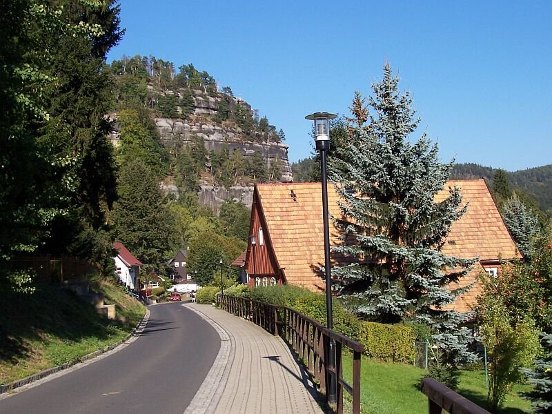 Kurort Oybin mit Berg Oybin im Zittauer Gebirge im September 2006