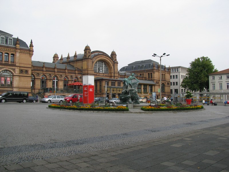 Landeshauptstadt Schwerin; festlich gestalteter Bahnhofsvorplatz  Grunthalplatz  anllich der BUGA 2009, 15.08.2009