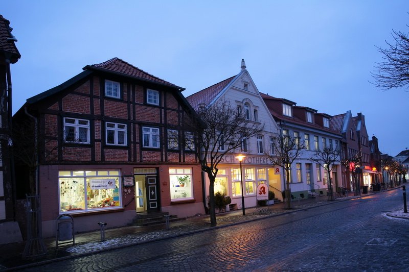 Lange Strasse in Hagenow mit der Hirsch Apotheke. 07.01.2009