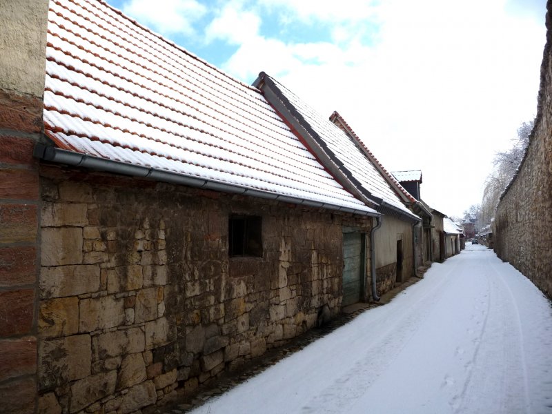 Laucha an der Unstrut - die alten Scheunen hinter der oberen Stadtmauer - Richtung Bahnhofstra0e - Foto vom 12.02.2009 
