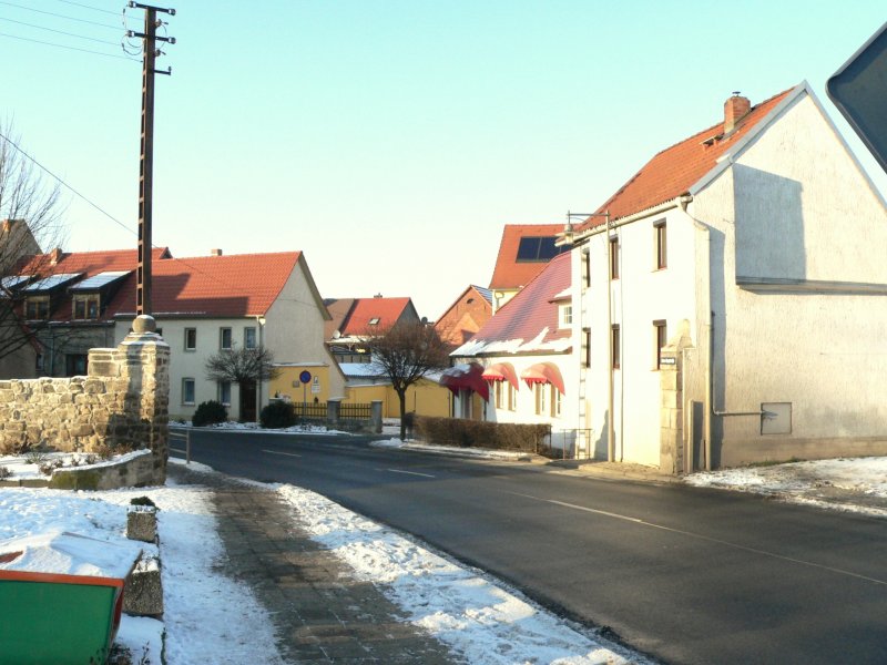 Laucha an der Unstrut - Am Untertor - die Reste der Torpfeiler mit den Steinkugeln sind noch zu erkennen - 11.01.2009