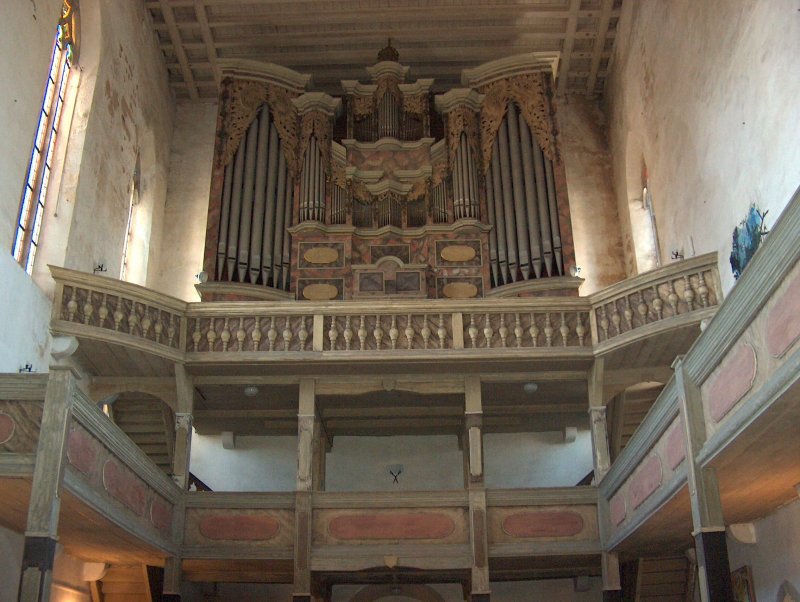 Laucha an der Unstrut - Blick auf die berhmte Eiffert-Orgel der Kirche St. Marien vor der Restaurierung - Aufnahme vom 15.08.2004