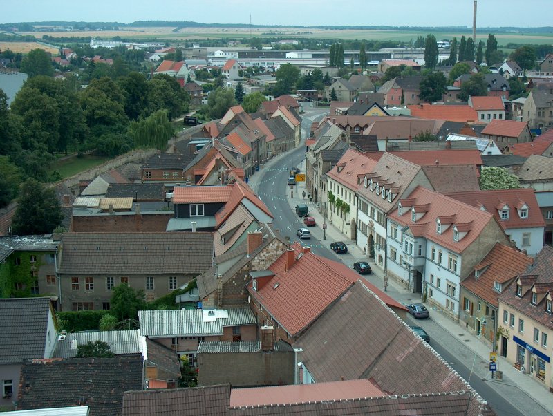 Laucha an der Unstrut - Blick vom Kirchturm Richtung Oberstadt und Obere Hauptstrae - 11.08.2004