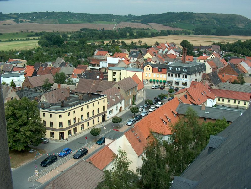 Laucha an der Unstrut - Blick vom Kirchturm Richtung Unterstadt - Untere Hauptstrae - 11.08.2004