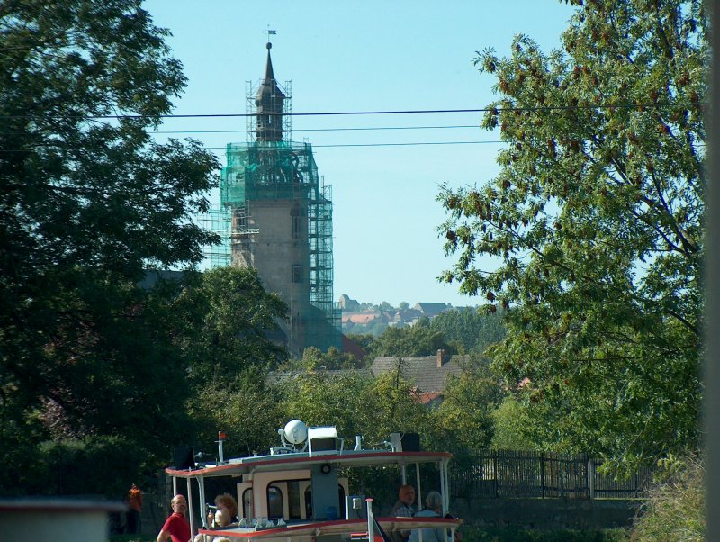 Laucha an der Unstrut - Blick auf den eingersteten Kirchturm - 29.04.2006