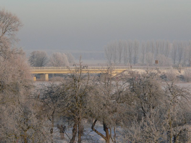 Laucha an der Unstrut - Blick ber die Grten zur neuen Brcke - Aufnahme vom 9.01.2009