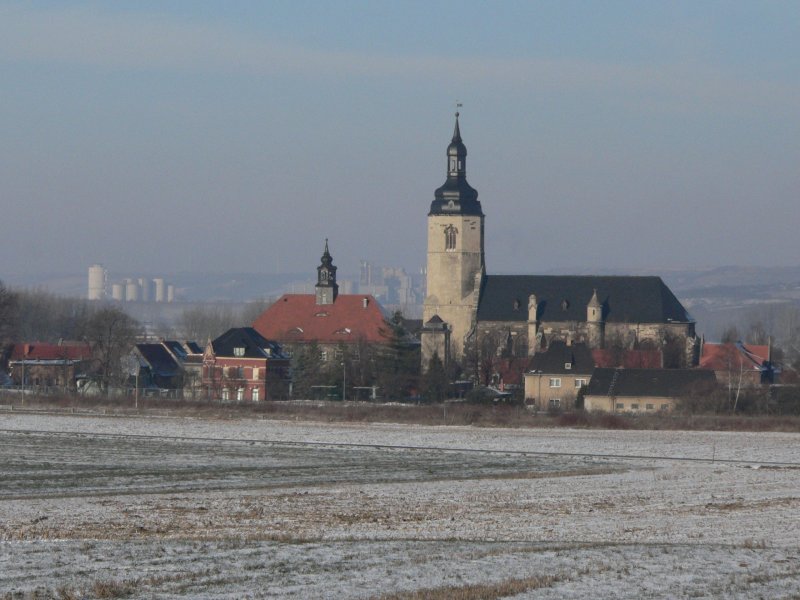 Laucha an der Unstrut - Blick vom Weg am 1. Gewende zur Kirche - Foto vom 11.01.2009