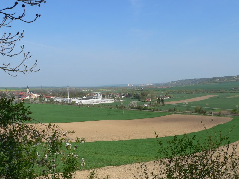 Laucha an der Unstrut - Blick vom Ennsberg ins Unstruttal - Foto vom 27.04.2008