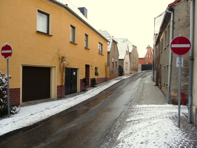 Laucha an der Unstrut - Blick vom Wehr in die Hallesche Strae - Foto vom 12.02.2009 
